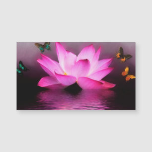 Fleur de Lotus rose et papillons colorés