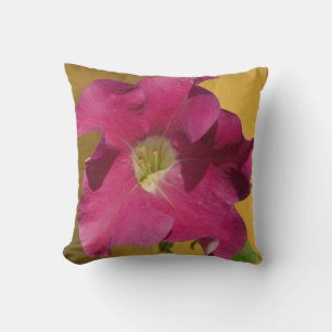 Fleur de pétunia rose , oreiller presque entièreme