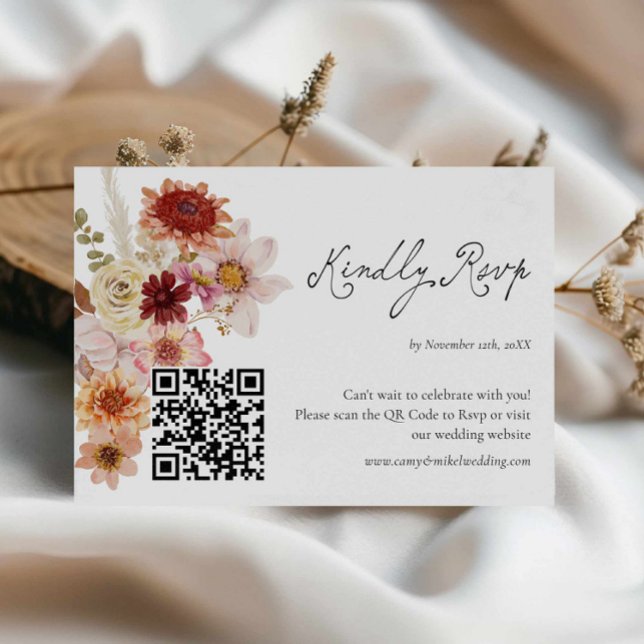 Fleur sauvage Automne Mariage Rsvp QR Code Card (Autumn Floral Wedding RSVP Card)