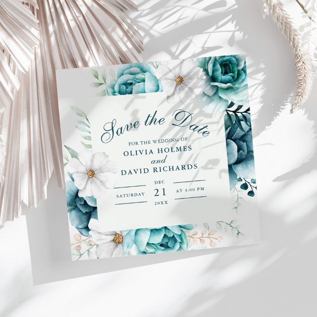 Fleur Sauvage Botanique Sarcelle Carte de Relance (Teal and Off-White Wildflowers Save The Date Card on a sunny boho white table with dry botanicals.)