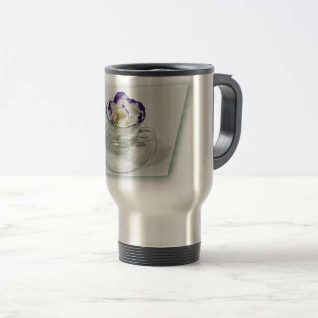 Fleur violette blanche dans une tasse (Devant droit)