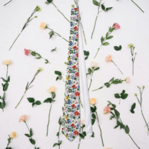 Fleurir avec audace – cravate à motif floral