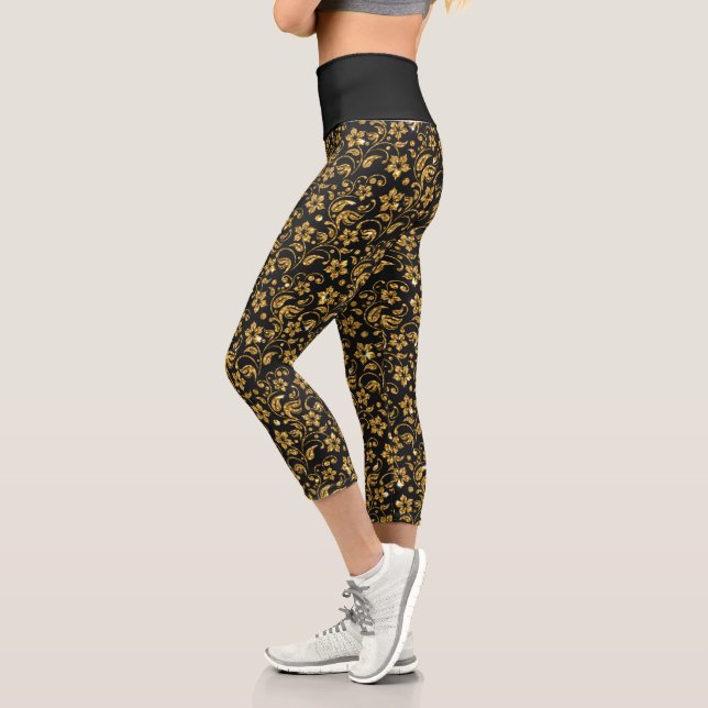 Fleurs baroques d'or sur Leggings Capri noirs (Gauche)