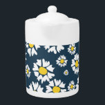 Fleurs blanches, centre jaune, sur arrière - plan<br><div class="desc">Il s'agit d'un blanc éclatant et gai avec des fleurs jaunes sur un arrière - plan bleu marine.</div>