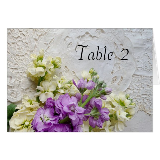 Fleurs blanches et violettes sur dentelle ancienne (Devant Horizontal)