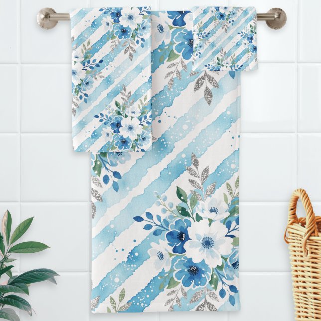 Fleurs bleues modernes rayées (A bath towel set with floral and striped pattern in blue, white and green, in a watercolor style)