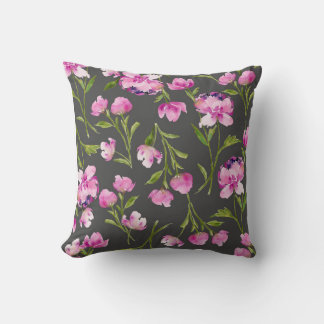 Fleurs d'aquarelle rose sur oreiller gris