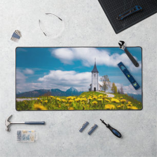 Fleurs de Dandelion à l'église st primus Jamnik Sl