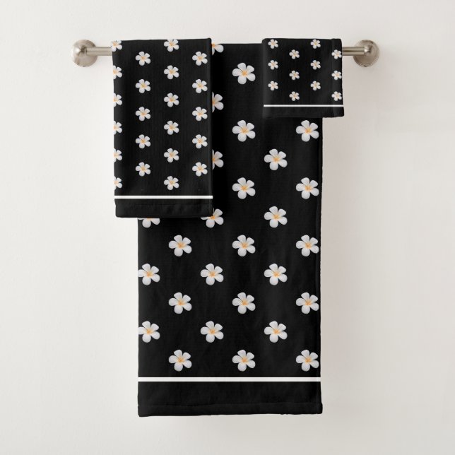 Fleurs de frangipanier blanches sur fond noir (En situation)