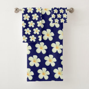 Fleurs de frangipanier Plumeria blanches sur fond