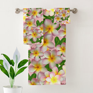Fleurs de Frangipanier Plumeria sur un ensemble de