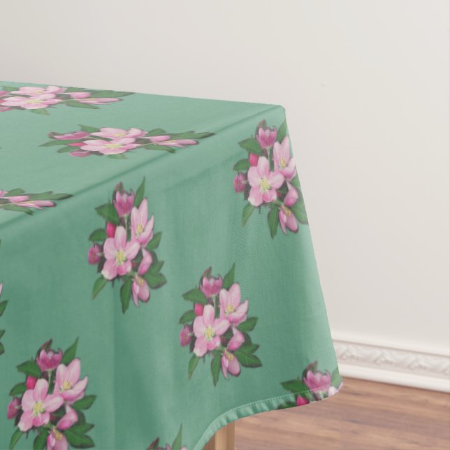 Fleurs de pommier pastel sur nappe verte (In Situ)