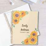 Fleurs de soleil personnalisées<br><div class="desc">Les tournesols apportent de la joie ! Ce joli Planner est décoré de tournesol aquarelle et de feuillage vert sur un arrière - plan beige doux. Le texte est brun foncé. Aquarelle originale © Michele Davies.</div>