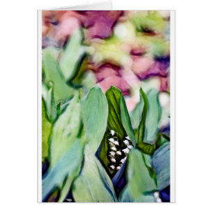 Fleurs du muguet cachées dans le feuille