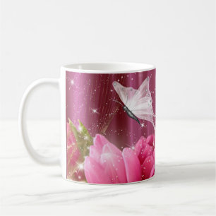 Fleurs et tasse de café de papillon