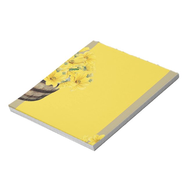 Fleurs jaunes dans le bloc-notes panier (Tourné)