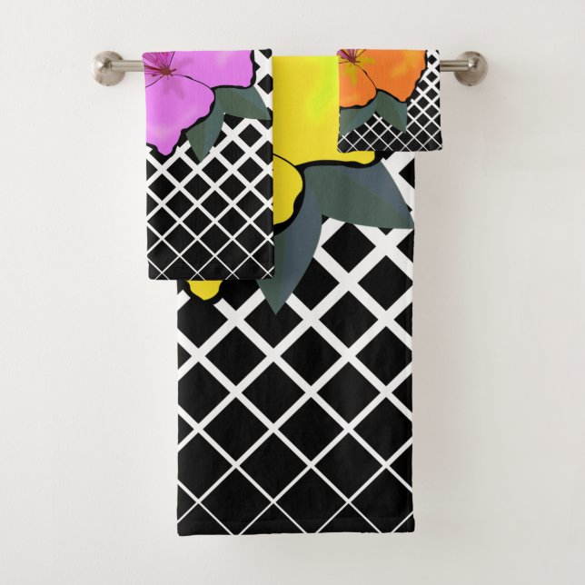 Fleurs orange et jaune et rose sur un treillis (En situation)