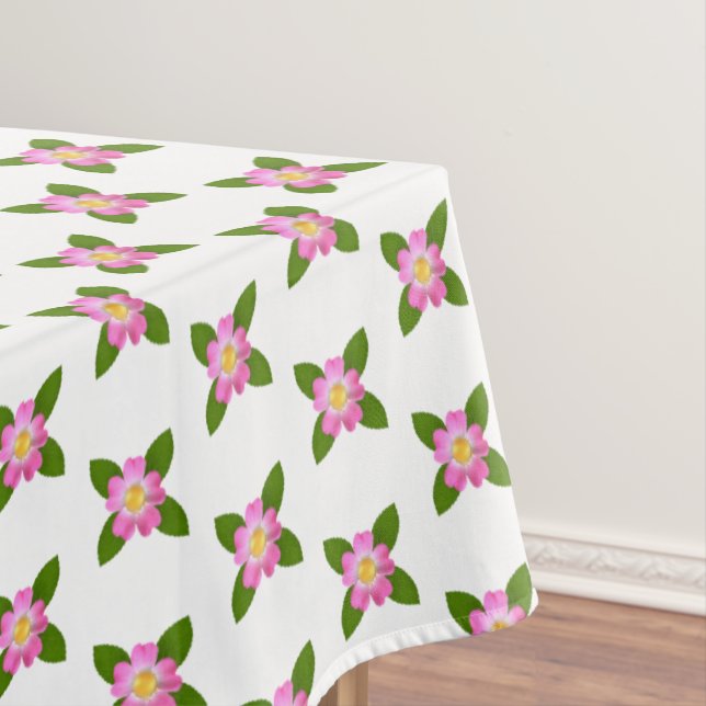 Fleurs roses et feuilles vertes sur nappe blanche (In Situ)