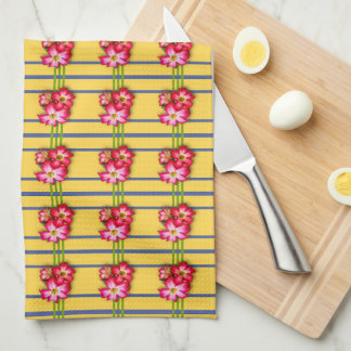 Fleurs roses Motif sur serviettes de cuisine jaune