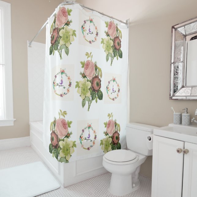 Fleurs roses pastel rideau de douche ses oiseaux (En situation)