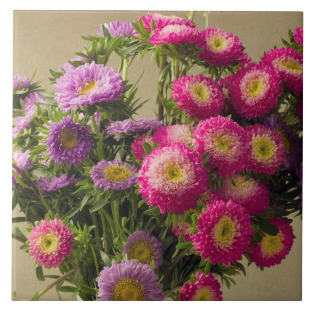 Fleurs sauvages dans un carreau d'affichage Vase (Devant)