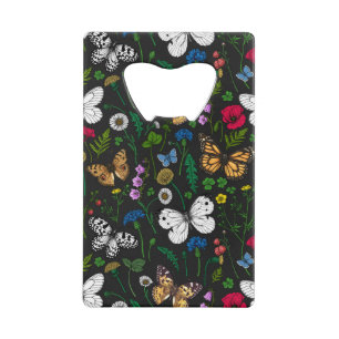 Fleurs sauvages et papillons sur le noir