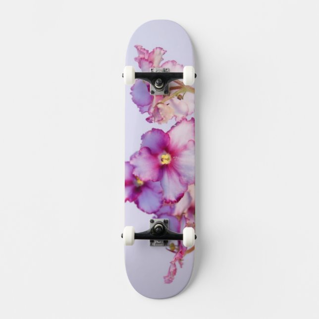 Fleurs violettes Skateboard complet 7¼ po (Recto)