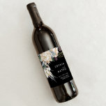 Floral blanc | Étiquette de vin Mariage noir<br><div class="desc">Nous avons conçu cette Flore Blanche | Black Mariage Étiquette de vin pour compléter votre mariage tropical foncé rustique. Avec son aquarelle bohème verdoyante et ses fleurs d'hiver boho modernes, dont la protéa, la dahlia et le lotus séché, le design est sûr de mettre en valeur votre moody, minimaliste noir...</div>