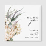 Floral blanc | Magnet de faveurs de mariage<br><div class="desc">Nous avons conçu ces fleurs blanches | mariage avantage aimant pour compléter votre mariage tropical foncé rustique. Avec son aquarelle bohème verdoyante et ses fleurs d'hiver boho modernes, dont la protéa, la dahlia et le lotus séché, le design est sûr de mettre en valeur votre moody, minimaliste vert et blanc...</div>