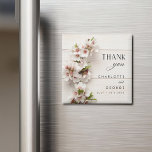 Floral rose blanc | Magnet de faveurs de mariage<br><div class="desc">Nous avons conçu ces fleurs blanches roses | amant de faveur de mariage à votre beau mariage. Vous pouvez modifier le texte,  avec le nom de mariée et mariée,  facilement personnalisable et personnalisable</div>