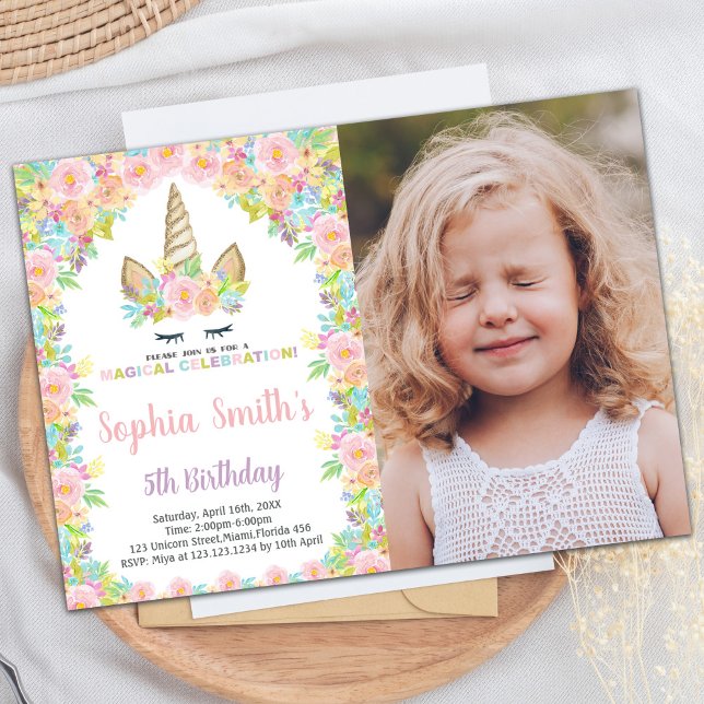 Floral White Unicorn Anniversaire Invitations avec (Floral White Unicorn Birthday Invitations w photo)
