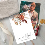 Florales Rustiques Photo Love Merci Mariage<br><div class="desc">Florales Rustiques Photo Love Merci Mariage. De belles fleurs d'automne décorent le dessus,  et Love and Thanks est dans un style informel écrit à la main. Avec beaucoup d'espace blanc entre les deux pour que vous écriviez votre message à la main. Personnalisez facilement vos noms.</div>