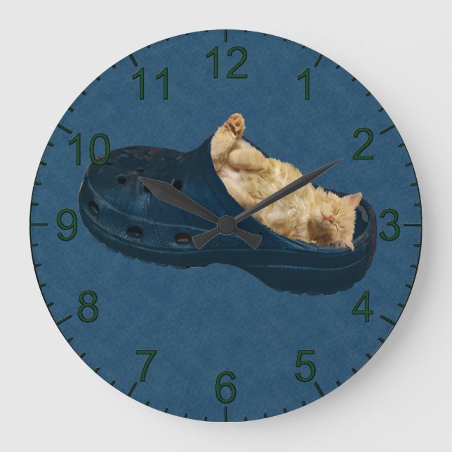 Fluffy Kitten Dormir En Chaussure Croc, Horloge Mu (Recto)