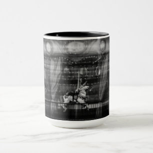 Focalisez la tasse de café un carrousel et le