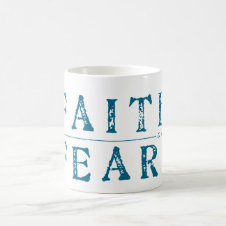 Foi au-dessus de tasse de crainte