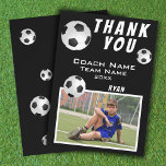 Football Football Ball Sports Merci entraîneur<br><div class="desc">Entraîneur de Merci de football de football noir et blanc. Soccer merci carte d'entraîneur avec photo, merci texte, nom de l'entraîneur, nom de l'équipe, année, votre nom et balles de football. Carte de remerciements photo - ajoutez votre photo au modèle. Personnalisez la carte avec les noms et votre texte. Super...</div>