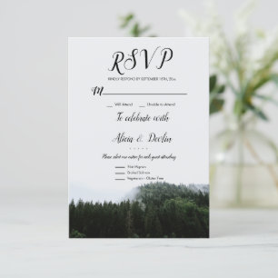 Forêt de pins brumeuse et brumeuse Rustique Rsvp