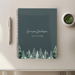 Forêt de pins d'aquarelle sur la face noire 2024<br><div class="desc">Planificateur en spirale personnalisé avec motif en pin aquarelle avec nom personnalisé et texte sur arrière - plan couleur sauge foncé.</div>