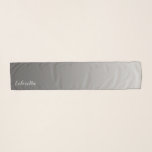 Foulard Argent dégradant élégant avec nom personnalisé<br><div class="desc">Cette écharpe est simple mais élégante, avec un gris argenté dégradé rendant un effet calme et excitant. Le nom est imprimé en une couleur, mais peut être supprimé si vous préférez une version plus générale. Le texte peut facilement être customisé comme vous le souhaitez. Ce foulard est livré dans un...</div>