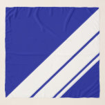 Foulard Bleu blanc bleu marine de la Marine royale<br><div class="desc">Ce design moderne et élégant présente des rayures blanches en diagonale contre un arrière - plan bleu marine.</div>