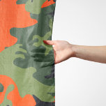 Foulard Camouflage orange et vert, Militaire, Armée<br><div class="desc">Motif camouflage élégant,  élégant et sophistiqué dans les couleurs orange et verte. Un cadeau moderne et branché,  parfait pour les amoureux militaires de votre vie.</div>