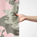 Foulard Camouflage rose et vert, Militaire, Armée<br><div class="desc">Motif camouflage élégant,  élégant et sophistiqué dans les tons rose et vert. Un cadeau moderne et branché,  parfait pour les amoureux militaires de votre vie.</div>