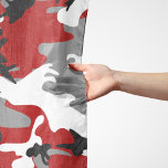 Foulard Camouflage rouge et gris, Militaire, Armée<br><div class="desc">Motif camouflage élégant,  élégant et sophistiqué dans les couleurs rouge et gris. Un cadeau moderne et branché,  parfait pour les amoureux militaires de votre vie.</div>