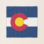 Foulard Carré Scarf avec drapeau de l'État du Colorado, Ét<br><div class="desc">Ajoutez une touche de fierté urbaine à votre garde-robe avec notre écharpe carré arborant le drapeau de Denver! Cette écharpe élégante allie style et fonctionnalité aux éléments emblématiques du drapeau Denver, mettant en valeur ses couleurs vives et son design distinctif. Le motif audacieux ajoute une touche personnelle et tendance à...</div>