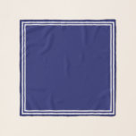 Foulard Collier bleu et blanc<br><div class="desc">Une écharpe classique de marin en bleu foncé avec garniture blanche vive le long des bords.</div>