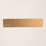 Foulard Elégant dégradé doré avec nom personnalisé<br><div class="desc">Cette écharpe est simple mais élégante, avec un dégradé d'or faisant un effet calme et excitant. Le nom est imprimé en une couleur, mais peut être supprimé si vous préférez une version plus générale. Le texte peut facilement être customisé comme vous le souhaitez. Ce foulard est livré dans un ensemble...</div>