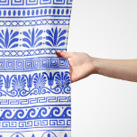 Foulard Fret grec, Motif méditerranéen, Bleu<br><div class="desc">Elégante,  élégante et raffinée,  motif grecque dans les tons bleu et blanc. Un cadeau moderne et tendance,  parfait pour les amoureux de la Méditerranée dans votre vie.</div>