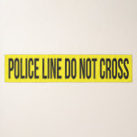 Foulard Funky Black and Yellow Police Line<br><div class="desc">Accessoire avec humour,  avec ce foulard amusant qui est fait pour ressembler à ruban jaune et noir de ligne de police avec le message POLICE LINE NE PAS CROISER en caractères noirs gras.</div>