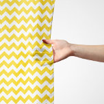 Foulard Jaune Zigzag, Jaune Chevron, Motif géométrique<br><div class="desc">Elégante,  élégante et raffinée,  motif en zigzag (chevron),  couleur jaune et blanc. Un cadeau moderne et tendance,  parfait pour les amoureux du zigzag dans votre vie.</div>