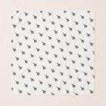Foulard Jet gris de F-15E modelé<br><div class="desc">L'idéal pour le pilote, le wso ou le conjoint de poussin de combattant, ajoutent une peu de puissance aérienne à votre garde-robe avec ce gris sur l'écharpe blanche de mousseline de soie modelée par Eagle de grève de F-15E. Ceci fait le premier vendredi non-escadron-spécifique parfait, le drapeau rose, l'accessoire d'événement...</div>
